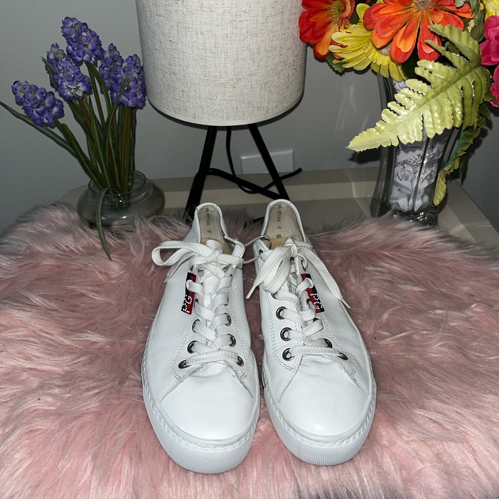 Paul Green Carly Low Top Sneaker in White Leather US size 9, UK size 6.5